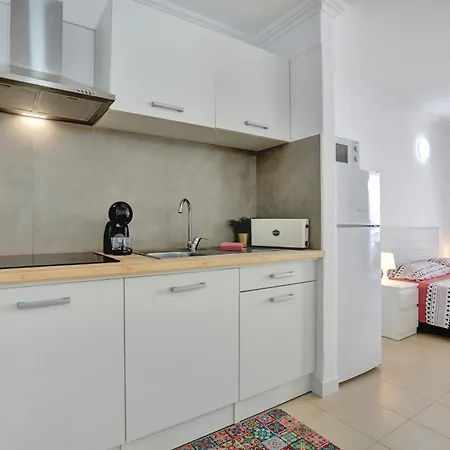 Floor Studio, Pools, Fast Internet, Parking *