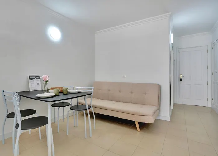 Floor Studio, Pools, Fast Internet, Parking *