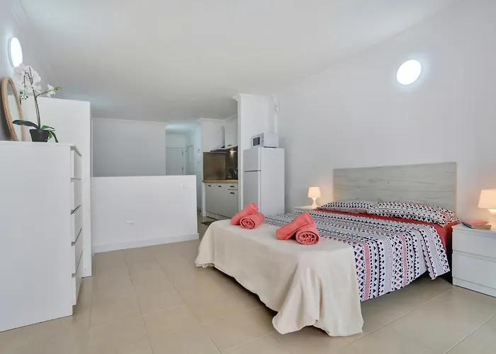 Floor Studio, Pools, Fast Internet, Parking