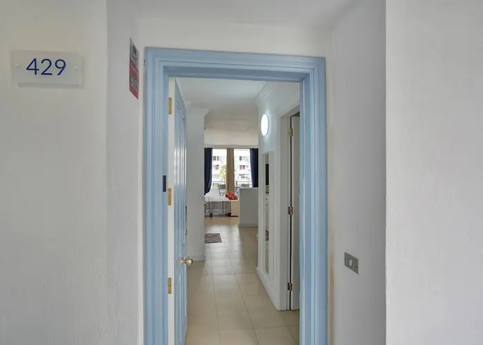 Floor Studio, Pools, Fast Internet, Parking *