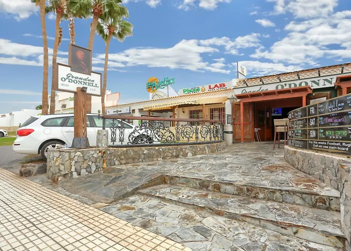 Floor Studio, Pools, Fast Internet, Parking Apartment