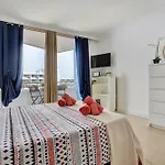 דירה Floor Studio, Pools, Fast Internet, Parking *