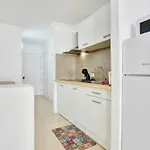Floor Studio, Pools, Fast Internet, Parking דירה *