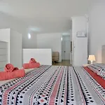 Floor Studio, Pools, Fast Internet, Parking